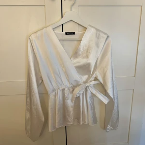 Missäy topp - Gullig topp från missäy i strl XS/S! Använd fåtal gånger!!🎀