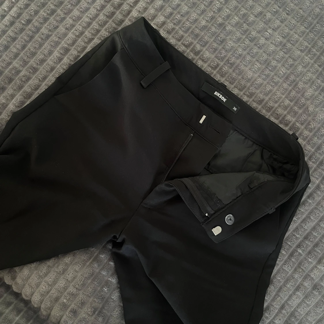 Lågmidjade kostymbyxor