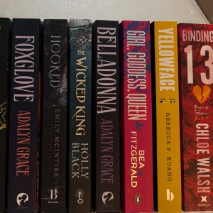 Böcker - Säljer böcker i perfekt skick. Alla böcker är väl omhändertagna. Priset varierar beroende på vilken bok du önskar. 