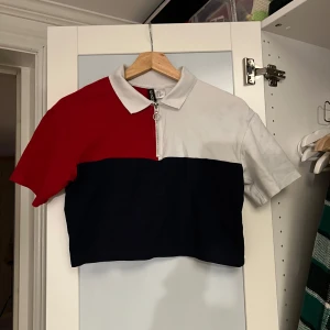 Magtröja  - Använd men fortfarande i bra skick säljs för att jag inte längre använder den. 