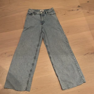 Lindex jeans - Nu säljer jag mina Lindex Jens som är ljus blått med fickor💞
