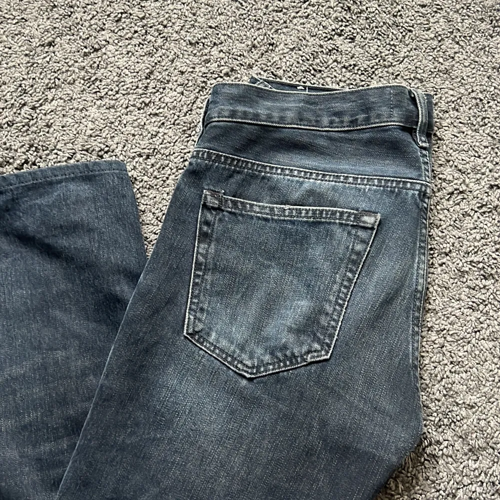 Ett par riktigt snygga Acne studios jeans som jag tyvärr vuxit ur. Storlek 30/34 men sitter mer som 30/32. Jeans & Byxor.