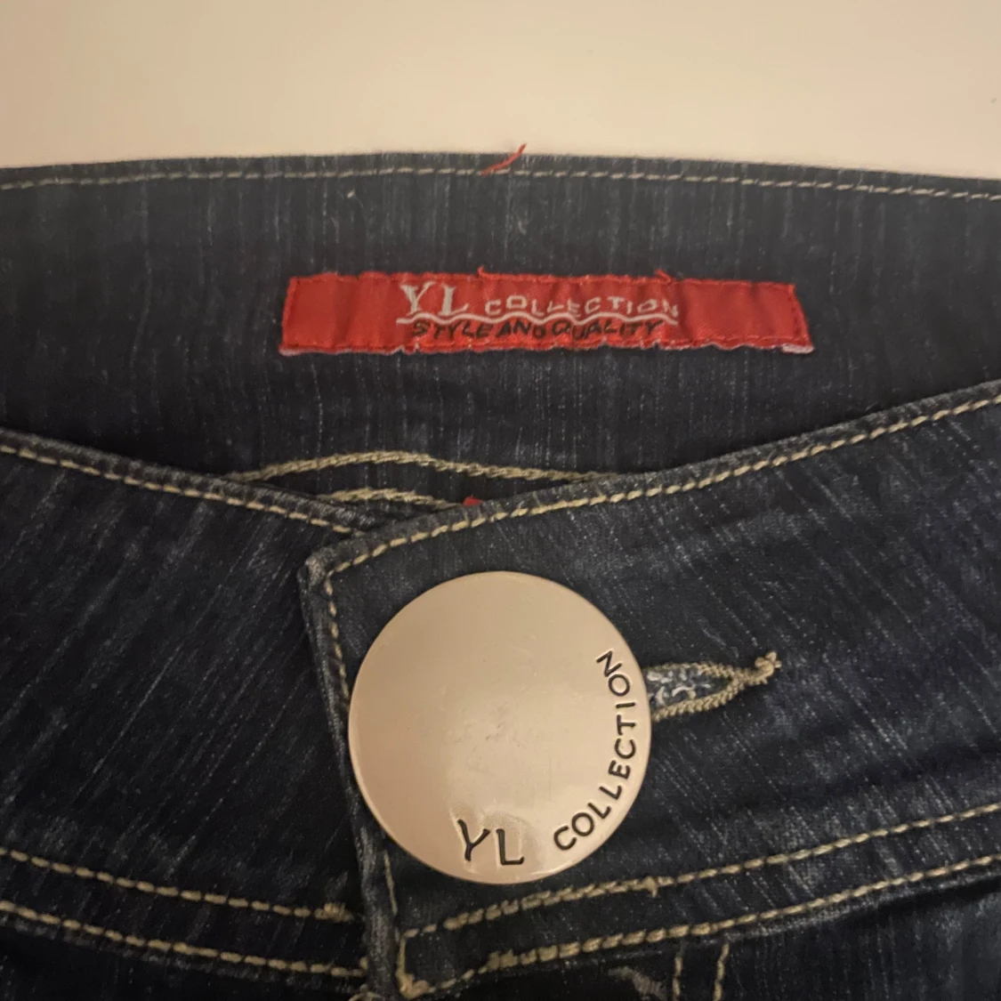 Mörkblåa Low Waist Jeans från YL COLLECTION  - 92