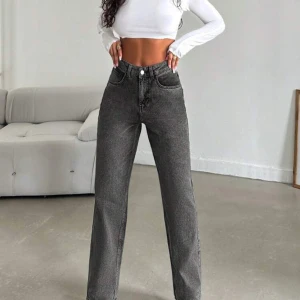 Jeans - Jeans som jag aldrig har använt pga fel storlek. 