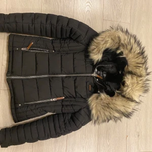 Marikoo svart stl M - Marikoo modell Lerikaa stl M.     Finns även 2 oanvända kolla min andra annons. 