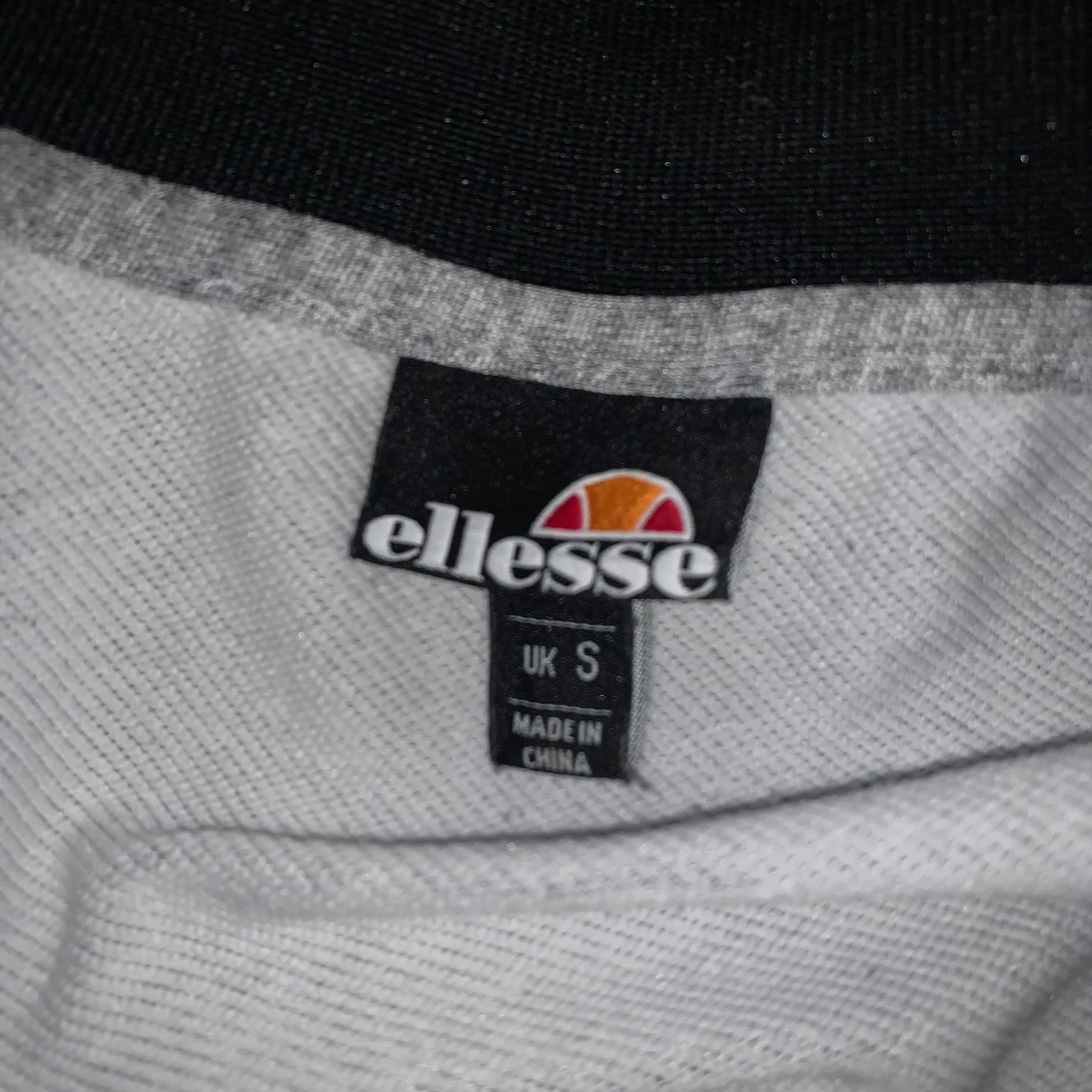 Grå och svart jacka från Ellesse - 91