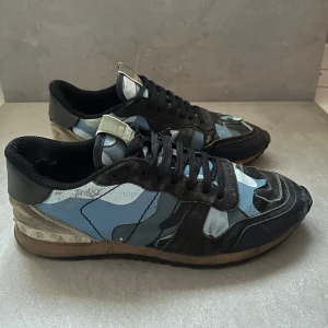 Valentino rockrunner - ett par rockrunner || strlk 42,5 ||  okej skick inte det bästa ||  hör av er vid intresse!