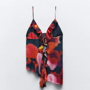 Linne zara - Jätte fint mönstrat linne från Zara i storlek M. Säljer då den inte passar. Aldrig använt.