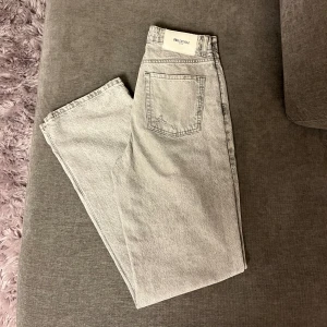 Zara jeans - Supersnygga jeans från zara i en fin grå färg, storlek 36💕även bra skick💕