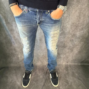 Dondup Jeans - // Dondup jeans | storlek w32, benlängd: 105cm, midjemått: 40cm | Nypris runt 4000 | Kontakta för fler frågor eller funderingar // Deluxecloset 