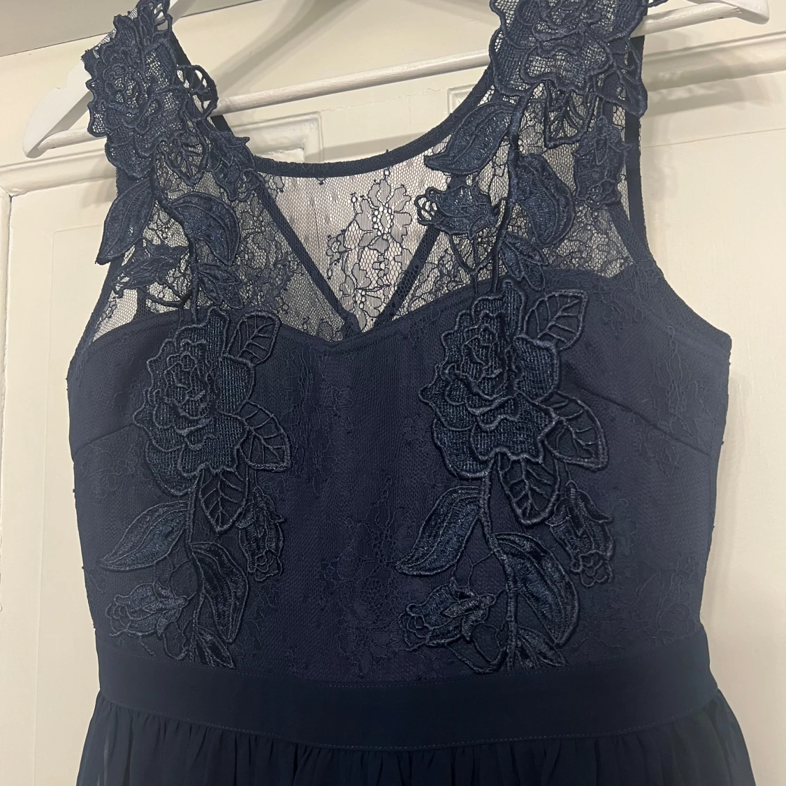 Mörkblå spetsklänning - 91