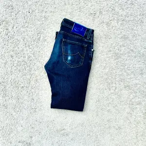 Tja säljer dessa exklusiva cohen jeans  🍁 skick 8/10 | w32 passar upptill 34 | om ni har frågor eller funderingar skriv till oss här💫