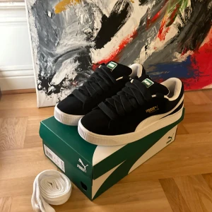 PUMA SUEDE XL  - Puma sneakers strl 43, oanvända med kartong  Nypris (1200kr) Pris (850) pris går att diskuteras 
