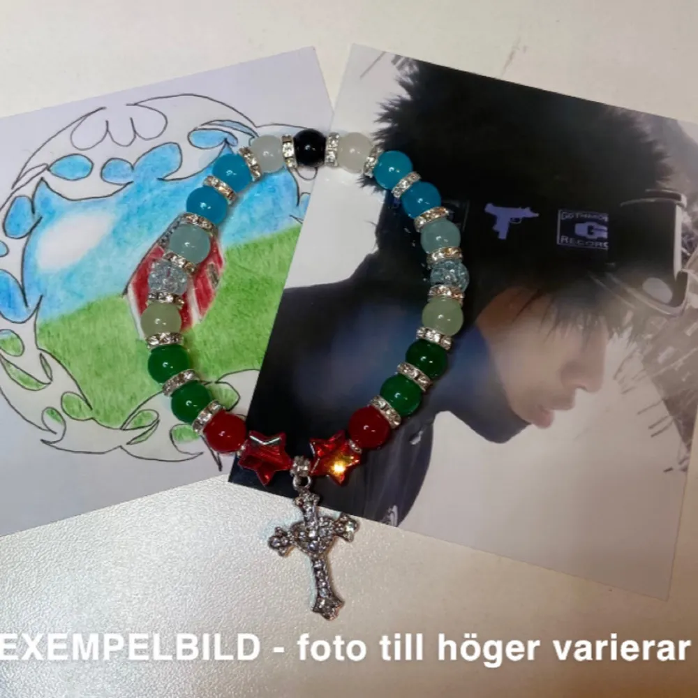 ⛸️ ICEDANCER by BLADEE inspired bracelet ⛸️  🫶🏼handgjord, ca 16cm, elastisk🫶🏼 ✨I varje köp ingår sanrio/cat klistermärken✨ 🫧I alla GTB/SBE köp ingår en bild på album cover art + slumpmässigt utvald GTB/SBE foto (se sista bild för exempel)🫧. Accessoarer.