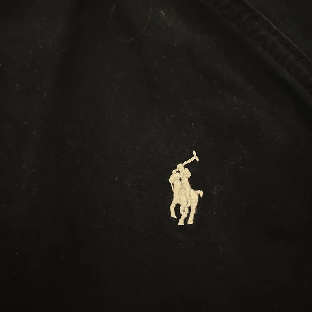 Polo Ralph Lauren Jacka. Säljer för jag använder inte den längre. Skick 9/10 , nypris 2500kr. . Jackor.