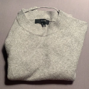 Långärmad lite tunnare stickad tröja  - Obetydlig använd långärmad tunnstickat tröja storlek S Köparen betalar frakten 