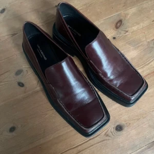 Vagabond Loafers 38  - Jätte söta vintöda loafers från Vagabond i storlek 38! De är lite stora i storleken så är mer som en 39. Knappt använda✨