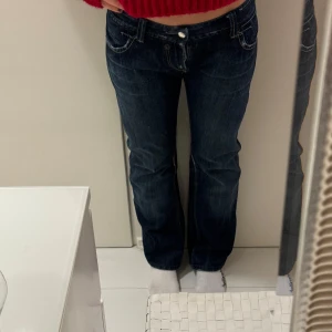 Lågmidjade jeans  - Fint skick, passar någon som är 164-168❤️rak modell men lite bootcut längst ner 