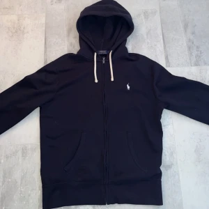 Polo Ralph Lauren Kofta - Polo Ralph Lauren Kofta, Storlek M, Helt ny och oanvänd. Priset kan diskuteras. 