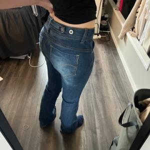 Blå jeans - Funderar på att sälja dessa fina jeans från G•star då de inte kommer till användning. Använda max 2 gånger så som nya💞😁nypris 1399kr