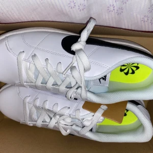 Riktigt fina skor. - Riktigt fina skor, helt nya fick dom present av min moster. Har aldrig använt dom.