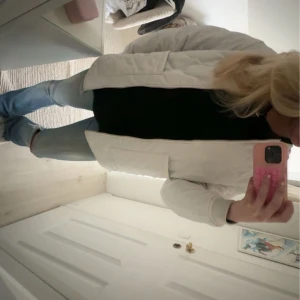 Vit quiltad vårjacka - Asnice vårjacka från lager 157🩷🩷☺️