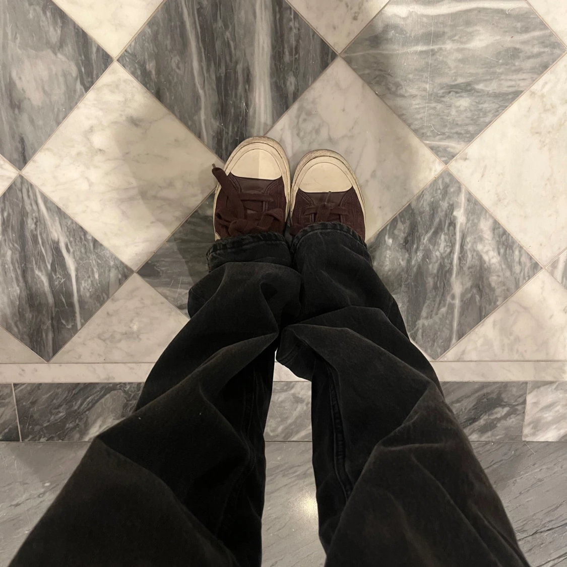 Vinröda sneakers från Converse - 4