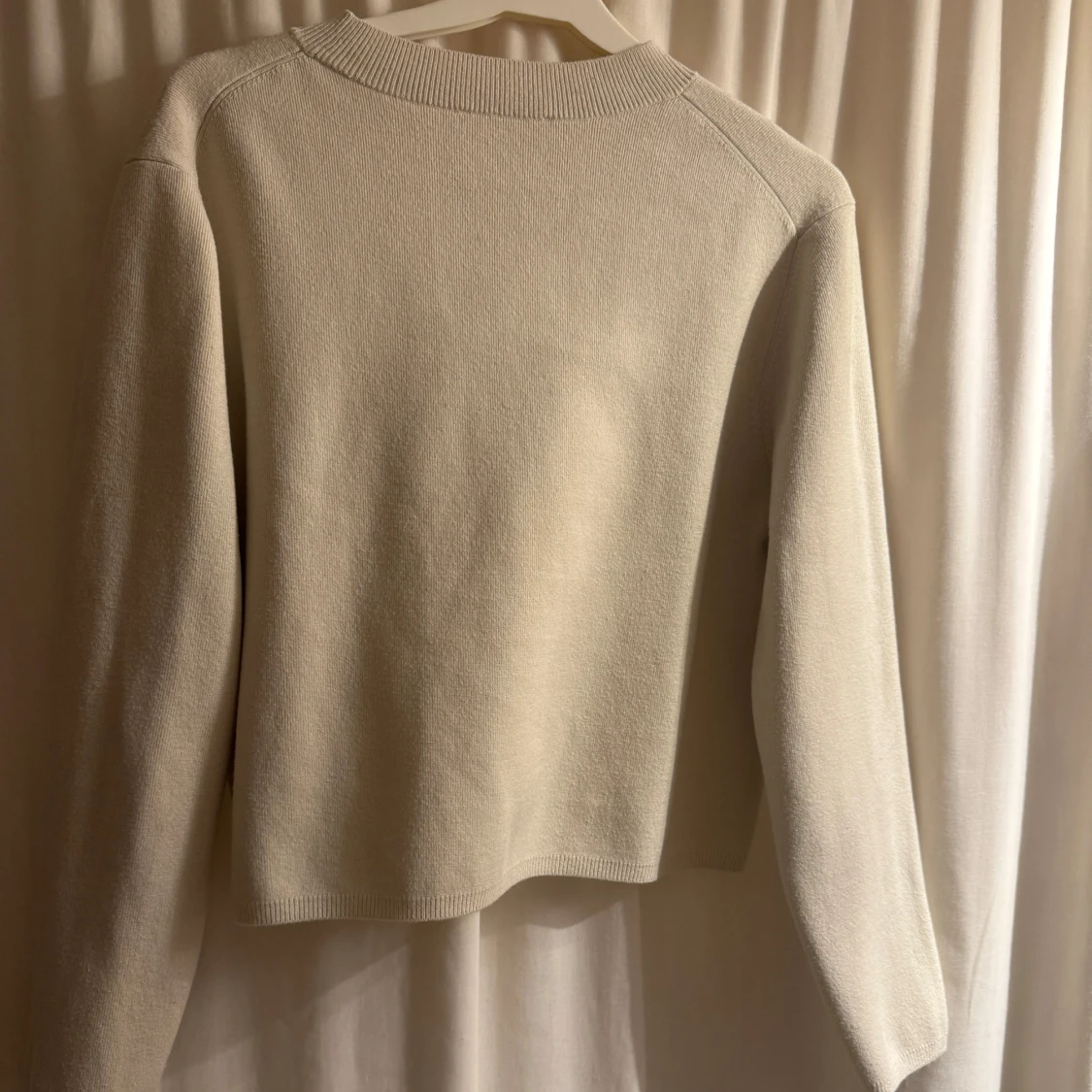 Beige tröja från & Other Stories - 1