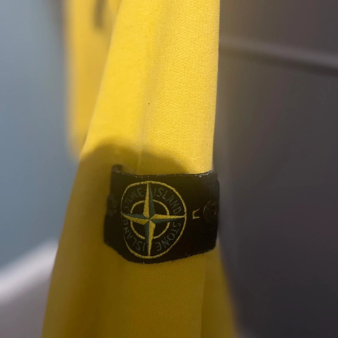 Gul huvtröja från Stone Island - 1