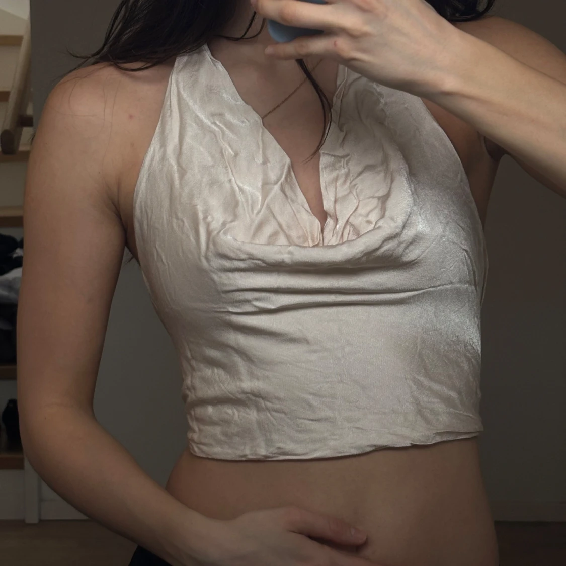 Cremevit satintopp  - 1