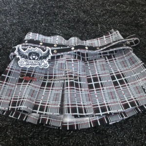 Emily the strange kjol - ENDAST INTRESSEKOLL!! En miniskirt från märket Emily the strange !! Säljs inte längre. 💗💗 Jätte fint skick