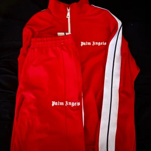   Palm Angels tracksuit - Tracksuit från Palm Angels använd enbart 1 gång nästan helt ny