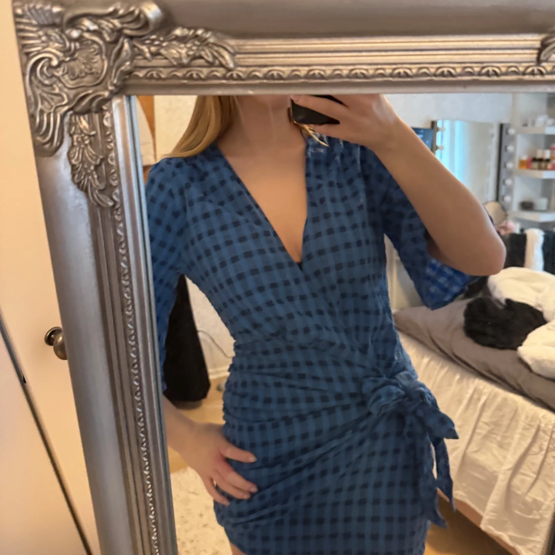 Blå rutig omlottklänning - 3