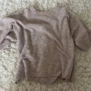 Beige stickad tröja från 157 - Beige stickad tröja från Lager 157, använd få gånger