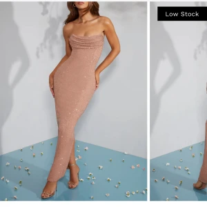 Glittrig och axelbandslös klänning  - Använd cirka 2 gånger och är i mycket bra skick. 