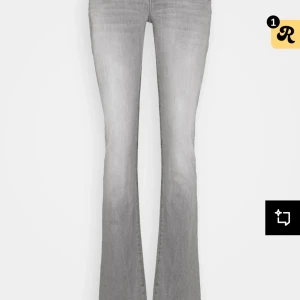 Grå ltb valerie bootcut jeans - Snygga grå bootcut jeans från ltb modell valerie med en klassisk design. Perfekta för en stilren look. Storlek W28/L30, köpta för 799 säljer då de är förstora för mig💕💕 