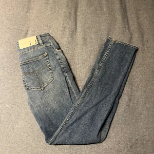 Tiger Of Sweden Jeans - Väldigt väl omhändertagna Tiger Of Sweden Jeans, strl 30/30. Hör av er vid funderingar!