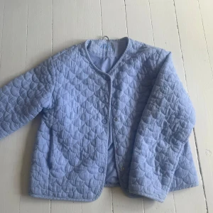 Höstjacka från ZARA - En mysig och varm höstjacka. Knappt använd