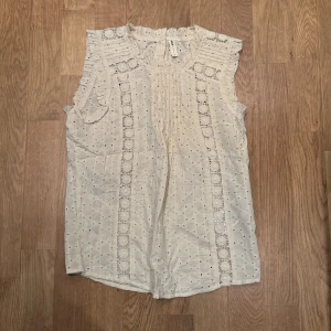 Topp - Söt vintage topp från Only 🤍  Ställ frågor eller tryck ”köp nu”!