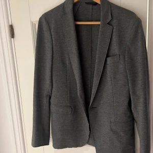 Dondup kavaj stl 46 - Snygg dondup kavaj som blivit förliten storlek 46 slim fitt som passform 