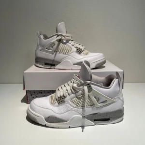 Jordan 4 Oreo - Använda Jordan 4 Oreo i storlek 42,5! Köpta på SNS, digitalt kvitto finns!