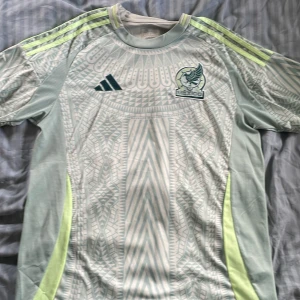 Mexico fotbollströja - Mexico fotbollströja i strl XL men sitter som en L