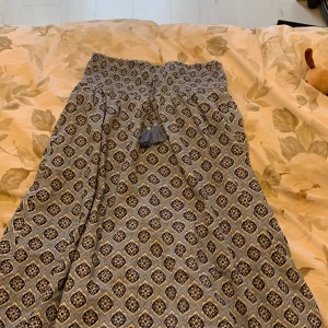 Kjol från Gina Young  - Fin kjol från Gina Young bra skick 