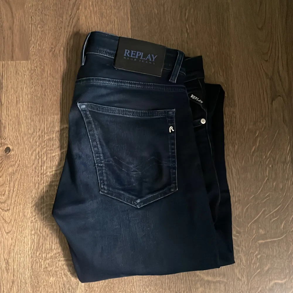 Tja, nu säljer jag mina replay jeans som jag har haft nu ett tag för ett rimligt pris. Kvalite 8/10 skriv gärna för fler bilder eller funderingar. Jeans & Byxor.