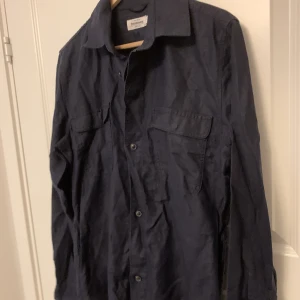 Overshirt blå  - Mörkblå overshirt från Dressmann