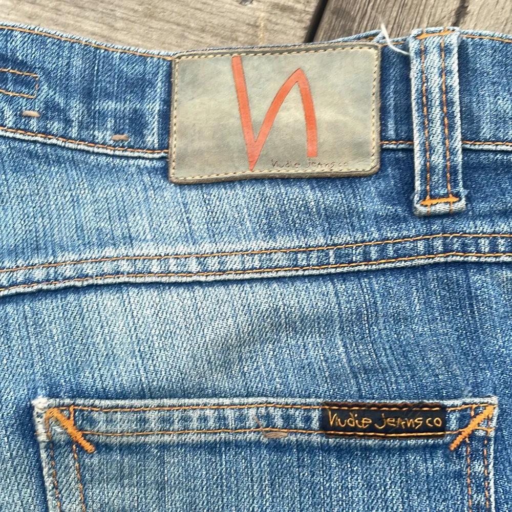 Säljer nu mina Nudie Jeans i storlek 30W 32L eftersom dem inte passar mig längre.  Skriv om ni har frågor . Jeans & Byxor.