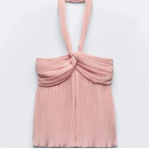 Rosa Zara topp - Säljer min supersnygga Zara topp i storlek S då den inte kommit till användning! I väldigt bra skick💕  Pris kan diskuteras!