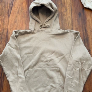 Jack & Jones Hoodie  - Säljer då jag inte använder, fortfarande bra skick.