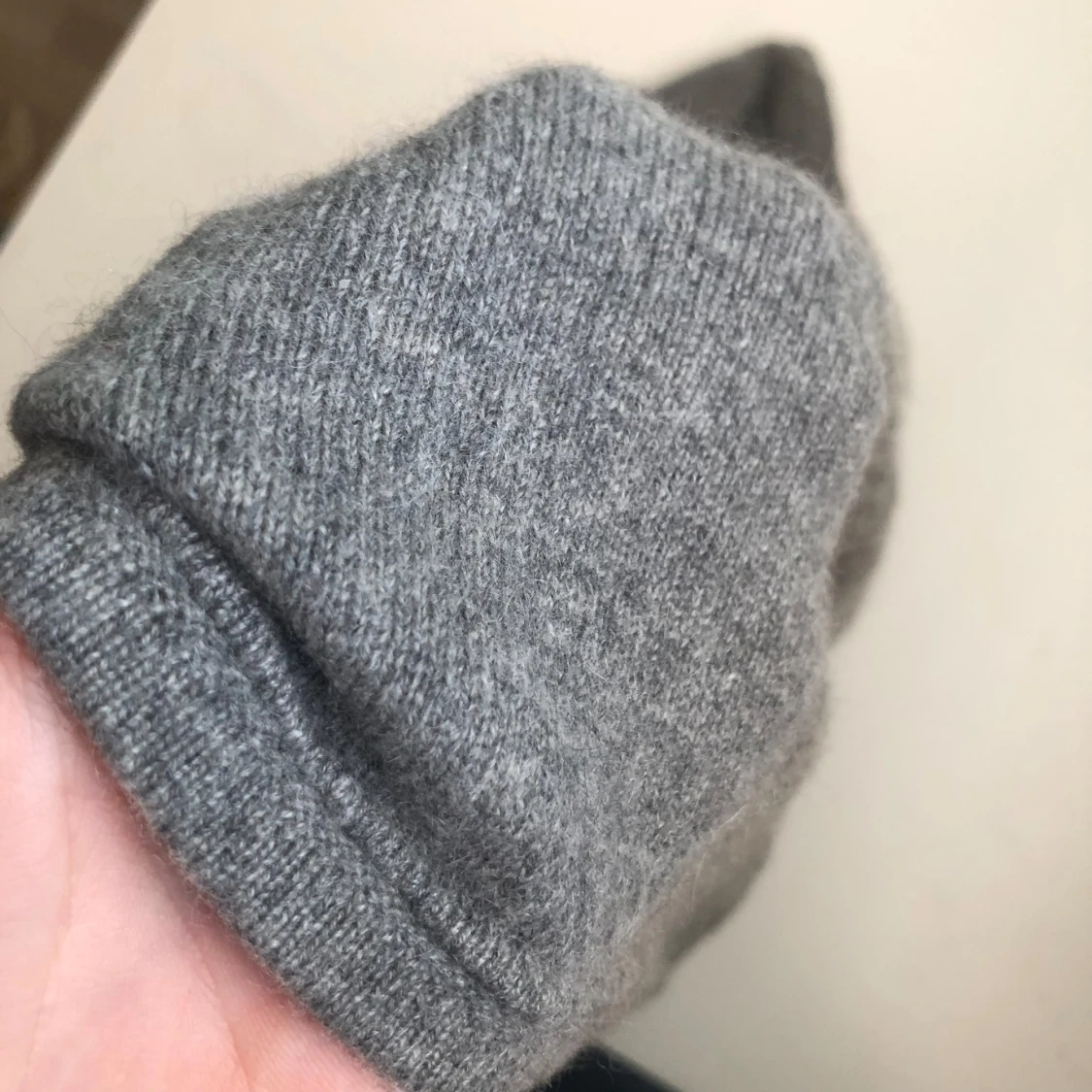 mjuk grå stickad tröja  - 91