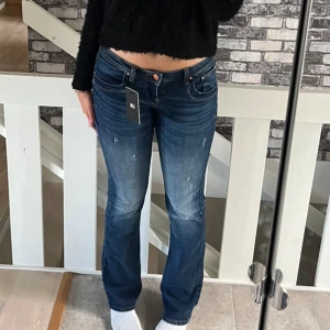 Ltb jeans - Ltb jeans i modellen ”valerie”. Säljer pga att dom är förstora för mig, men utöver det är dom riktigt snygga och i väldigt bra skick. Pris kan diskuteras!💞